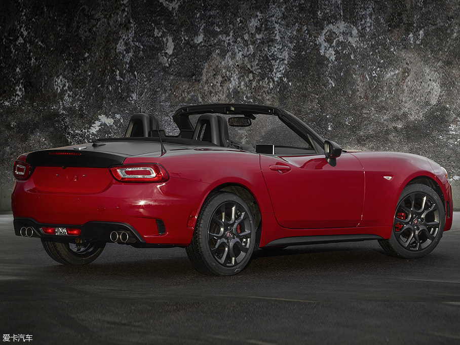 2016Ɓ124 Abarth Spider