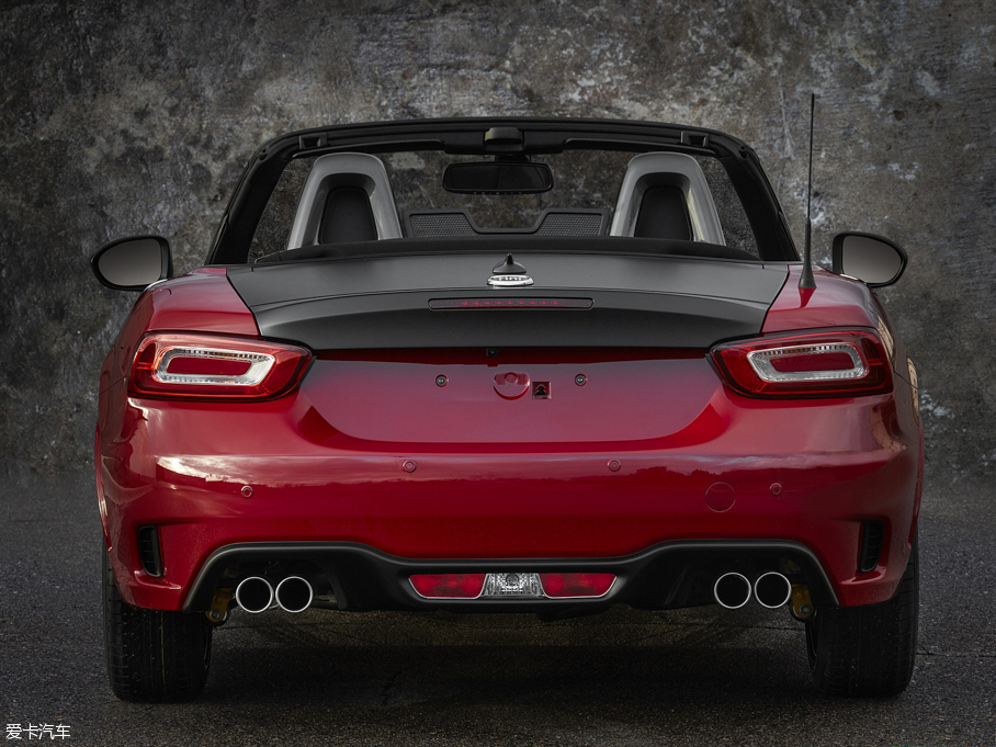 2016Ɓ124 Abarth Spider