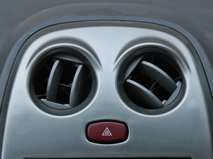 2012款1.3L 手动豪华版 空调出风口