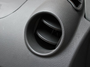 2012款1.3L 手动豪华版 中控区