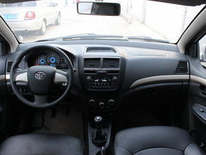 2012款1.5L 精英版 内饰全景