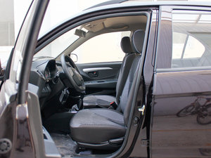 2013款1.3L 手动豪华版 前排空间