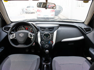 2013款1.3L 手动豪华版 内饰全景
