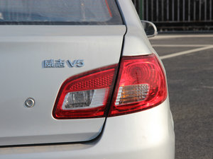2013款1.5L ISS手动进取版 尾灯