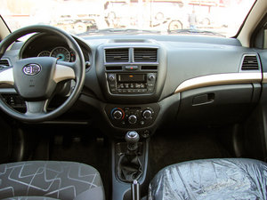 2013款1.5L ISS手动进取版 中控台