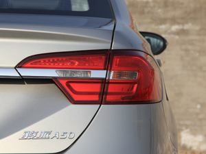 2018款1.5L 手动智联豪华型 尾灯