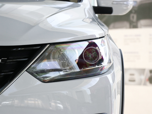 2018款1.5L 手动智联豪华型 大灯
