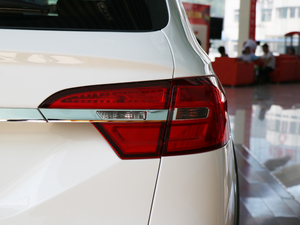 2018款1.5L 手动智联豪华型 尾灯