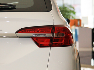 2018款1.5L 手动舒适型 尾灯