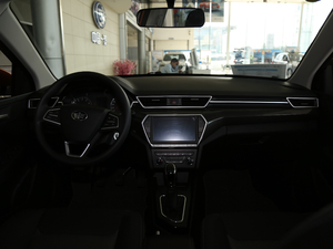 2018款1.5L 手动智联舒适型 内饰全景