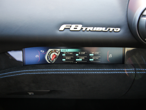 2019款3.9T V8 中控区