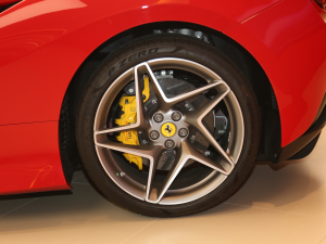 2019款3.9T V8 轮圈
