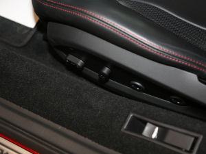 2019款3.9T V8 主驾驶座椅调节
