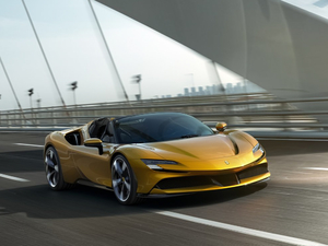 2021款3.9T V8 Spider 左前45度