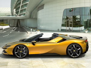 20213.9T V8 Spider w^