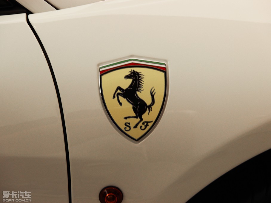 2010458 4.5L Italia