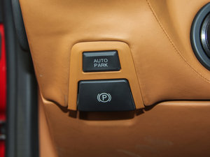 2013款6.3L 标准版 驻车制动器
