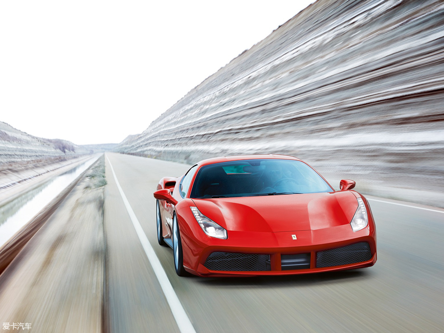 2015�����488 GTB GTB