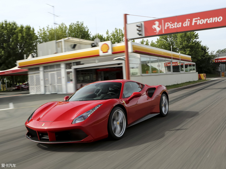 2015�����488 GTB GTB