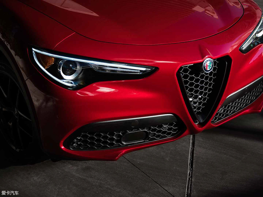2018Giulia~ Nero Edizione؄e