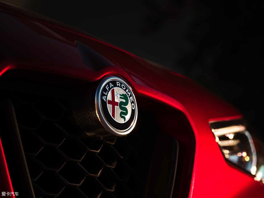 2018Giulia~ Nero Edizione؄e