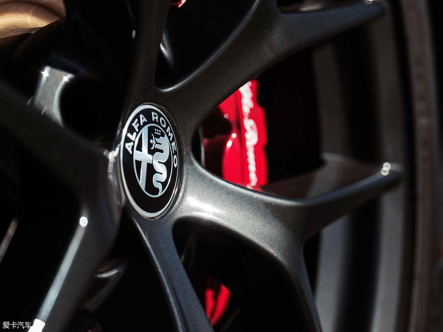 2018Giulia~ Nero Edizione؄e