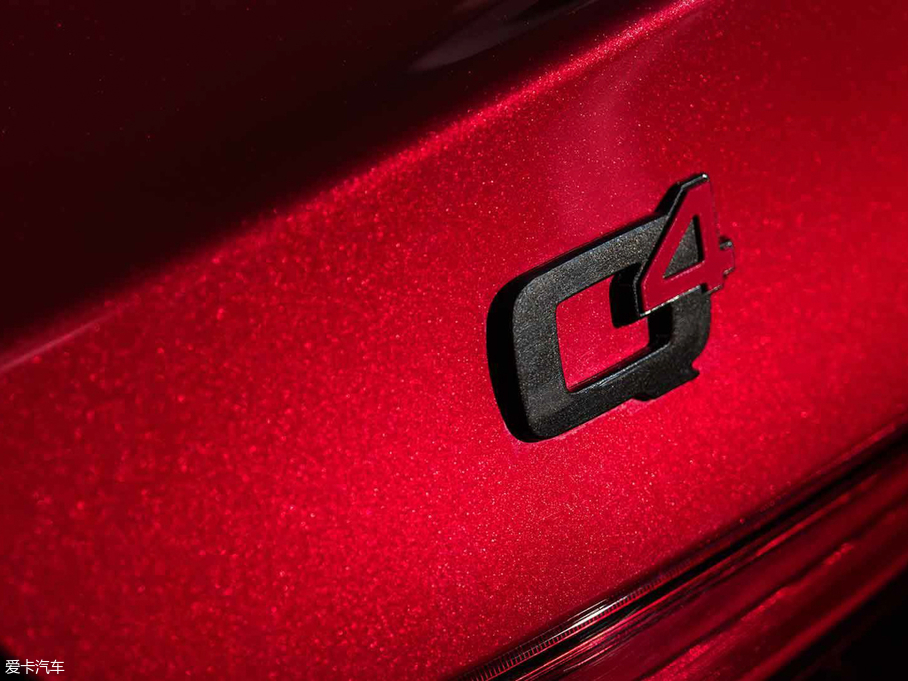 2018��Giulia�����~ Nero Edizione�؄e��