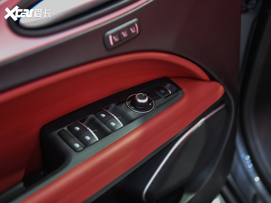 2019Stelvio˹̹S 280HP A Black Package