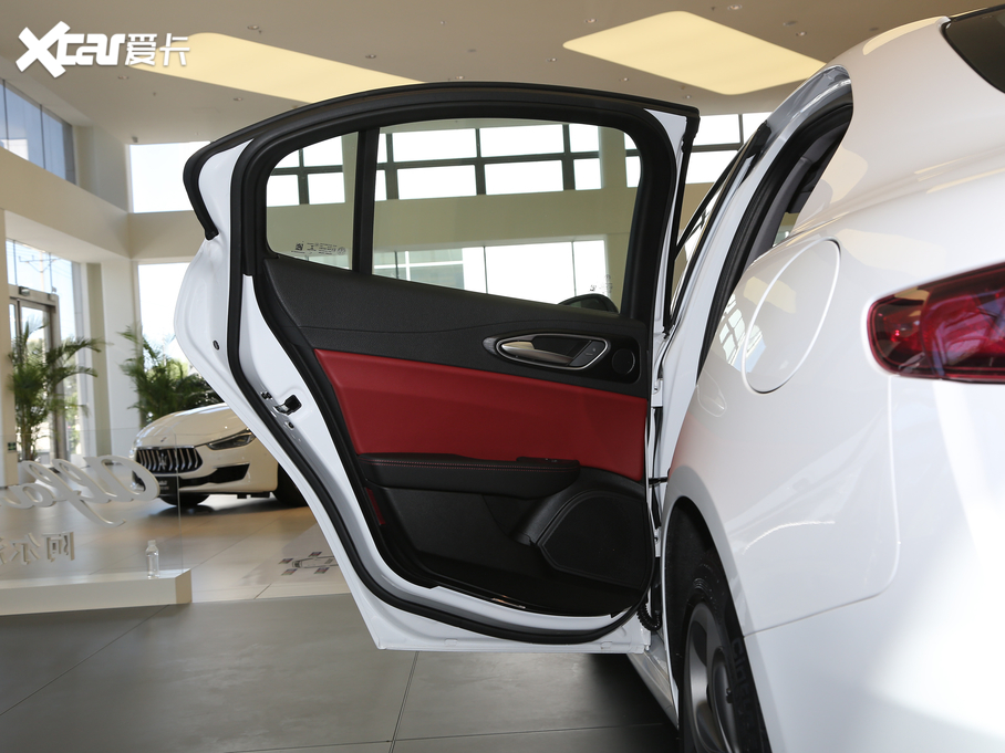 2019Giulia~ 280HP A Black Package