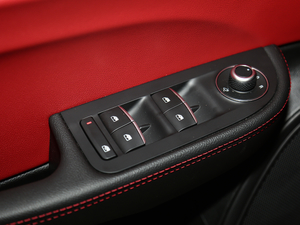 2019款280HP 豪华版 Black Package 主驾车窗控制区	