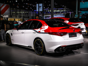 2019款510HP F1限量版 左后45度