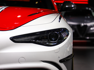 2019款510HP F1限量版 大灯