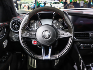 2019款510HP F1限量版 方向盘