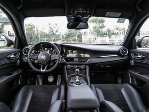2019款510HP 四叶草版 内饰全景