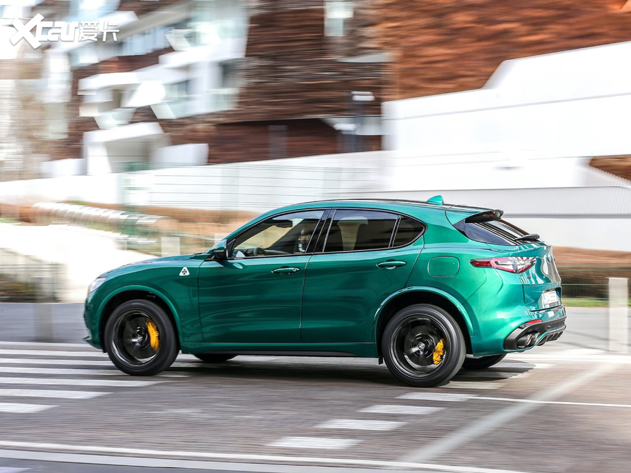 2020Stelvio˹̹S Quadrifoglio