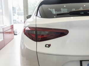 20212.0T 280HP Veloce Ti ٰ ^