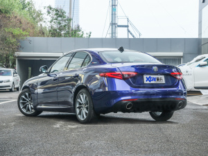 2021款2.0T 280HP 豪华版 左后45度