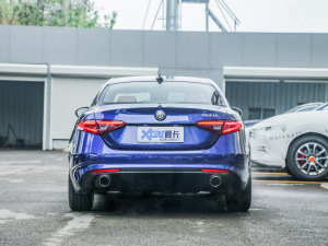 2021款2.0T 280HP 豪华版 正后	