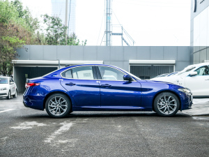 2021款2.0T 280HP 豪华版 整体外观
