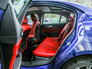 2021款2.0T 280HP 豪华版 后排空间