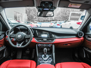2021款2.0T 280HP 豪华版 内饰全景