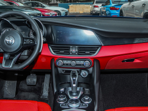 2021款2.0T 280HP 豪华版 中控台