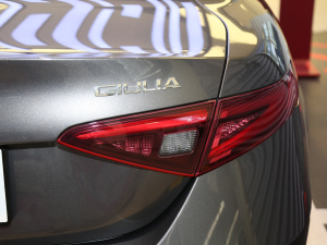 2021款2.0T 280HP 豪华运动版 尾灯
