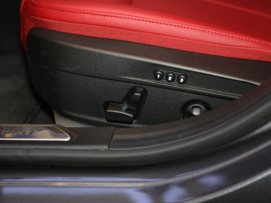 2021款2.0T 280HP 豪华运动版 主驾驶座椅调节