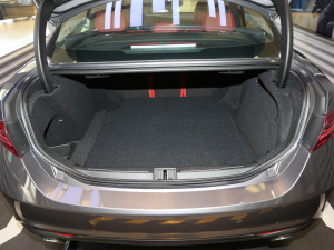 2021款2.0T 280HP 豪华运动版 行李厢空间