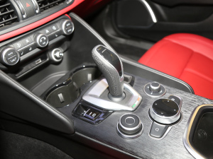 2021款2.0T 280HP 豪华运动版 换挡杆