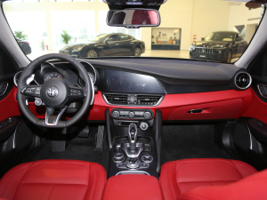 2021款2.0T 280HP 豪华运动版 内饰全景