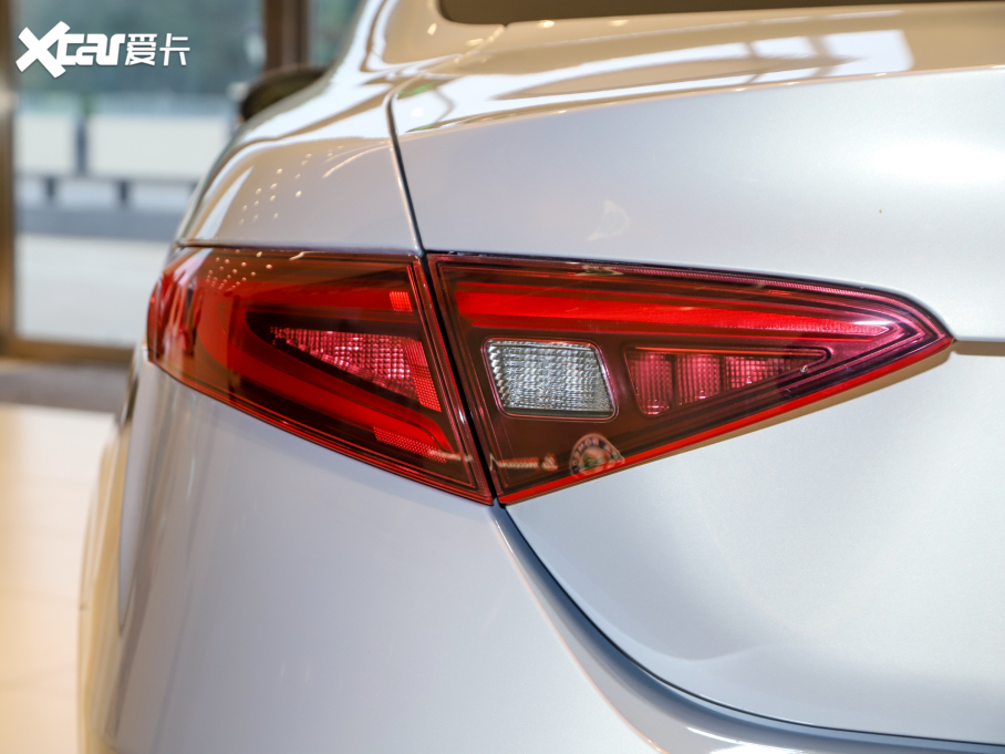 2022Giulia~ 2.0T 280HP Ti {ذ