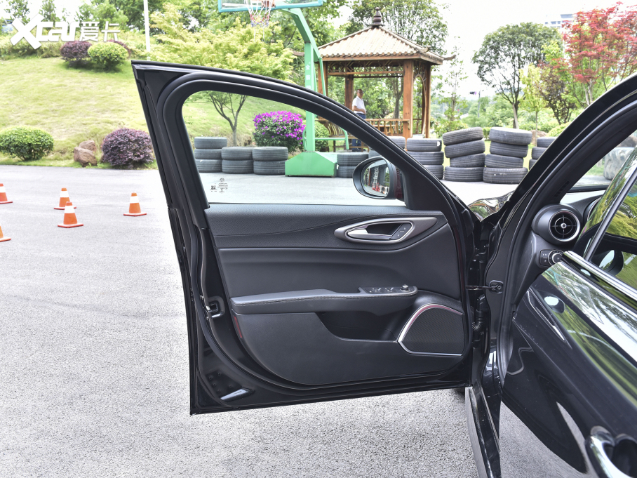 2022Giulia~ 2.0T 280HP Veloce ِ