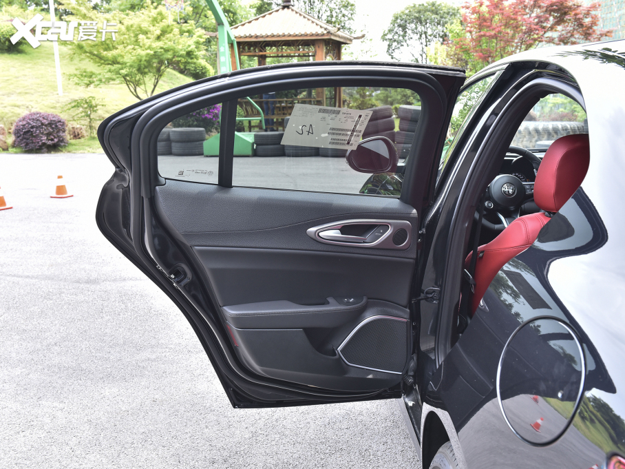 2022Giulia~ 2.0T 280HP Veloce ِ